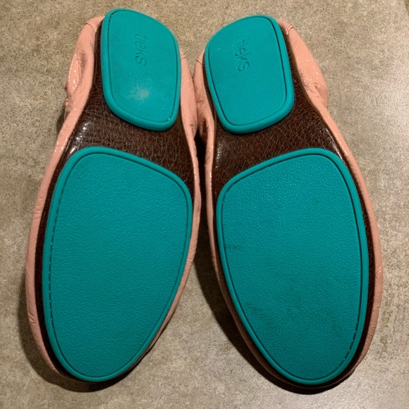 Size 9 patent blush Tieks (SOLD) - Picture 6 of 8